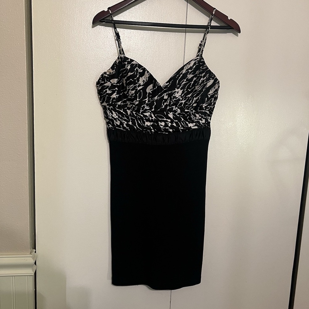 AKIRA Black Label Y2K Bodycon Mini Dress Medium‎ Black White Graphic Ruched Bust